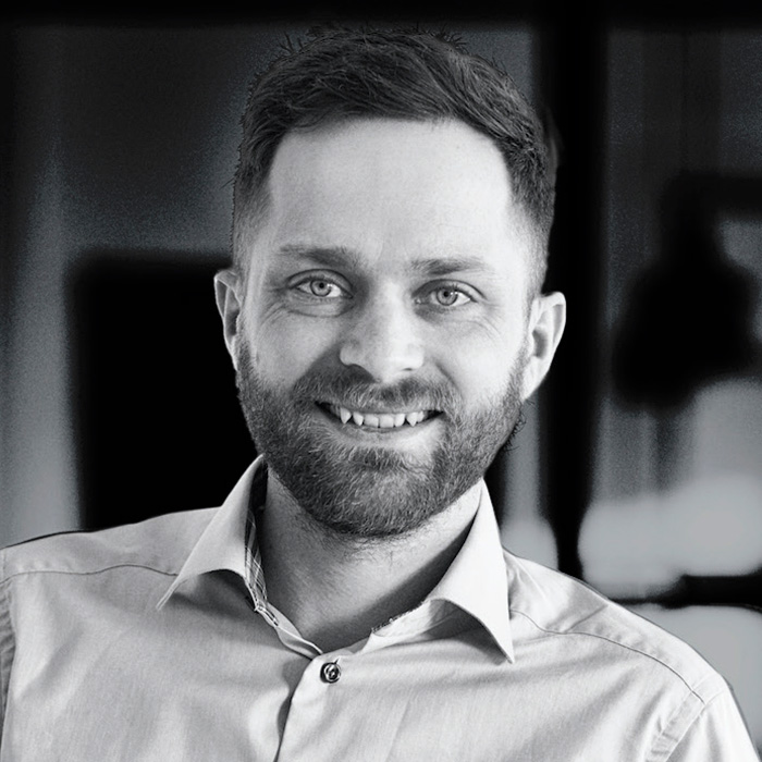 Portrætbillede af Adjunkt Daniel Vikaer Jeppesen der underviser på Erhvervsakademi Aarhus i faget Administration af boligudlejningsejendomme